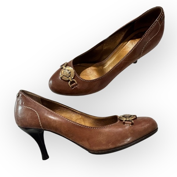 Swiss Bally Medallion Leather Pumps - Picture 5 of 12